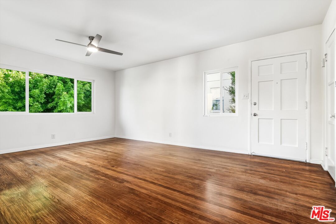 1319 South Mansfield Avenue Los Angeles, CA 90019 - Photo 7 of 26