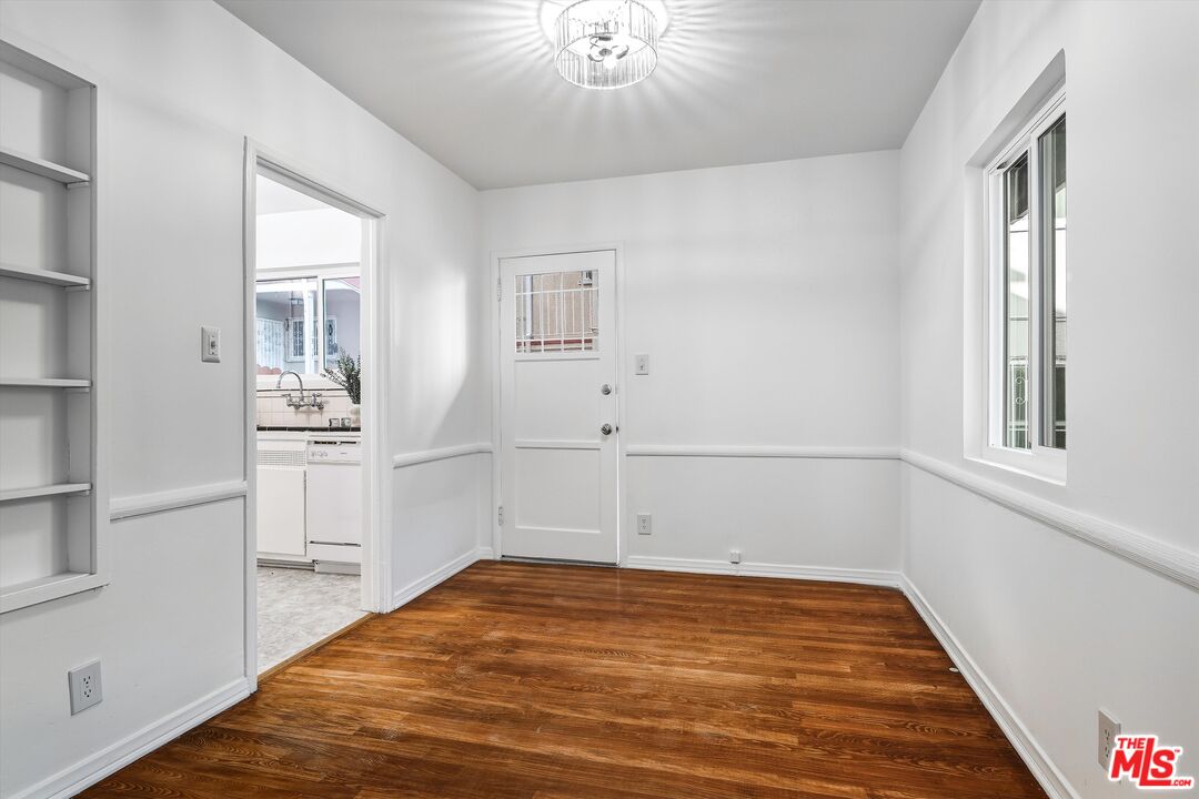 1319 South Mansfield Avenue Los Angeles, CA 90019 - Photo 10 of 26