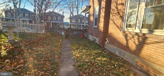 a view of a yard with brick walls