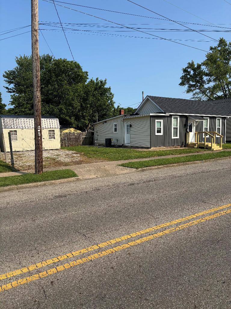 418 Clinton Street Circleville, OH 43113 - Photo 2 of 24 01