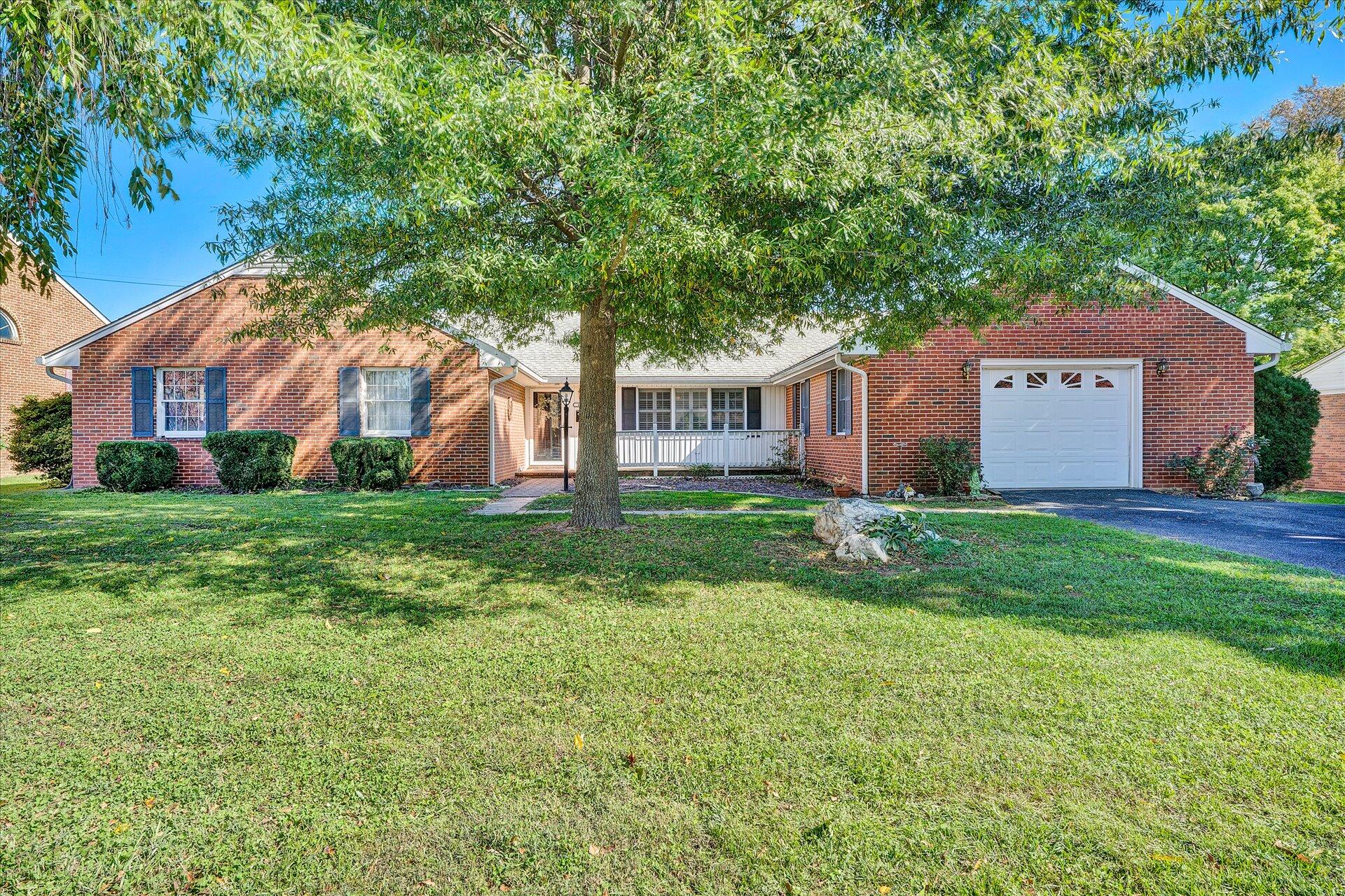 426 Highfield Road Salem, VA 24153 - Photo 1 of 29 01-DSC00085