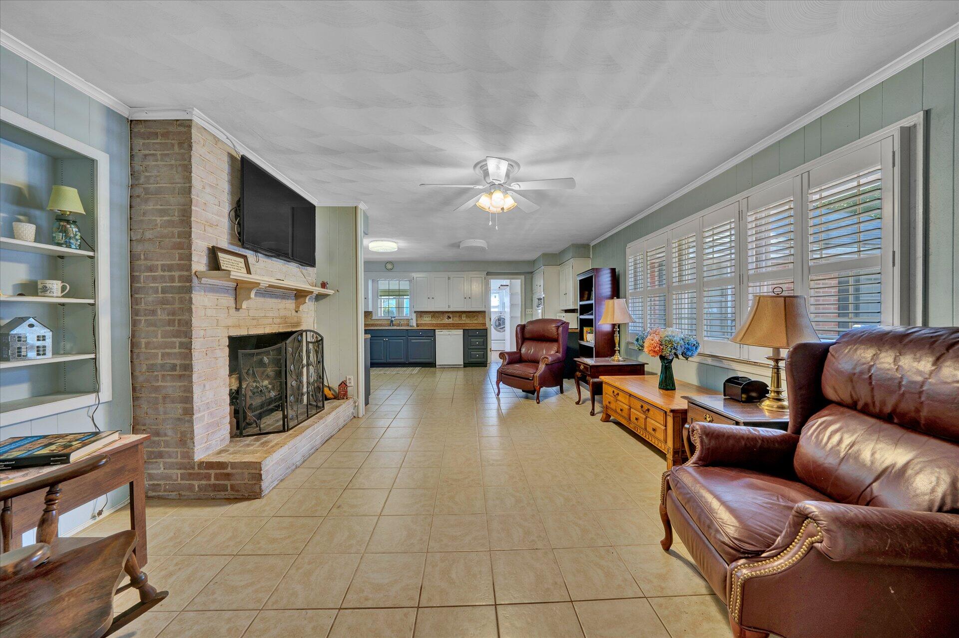 426 Highfield Road Salem, VA 24153 - Photo 3 of 29 03-DSC00004