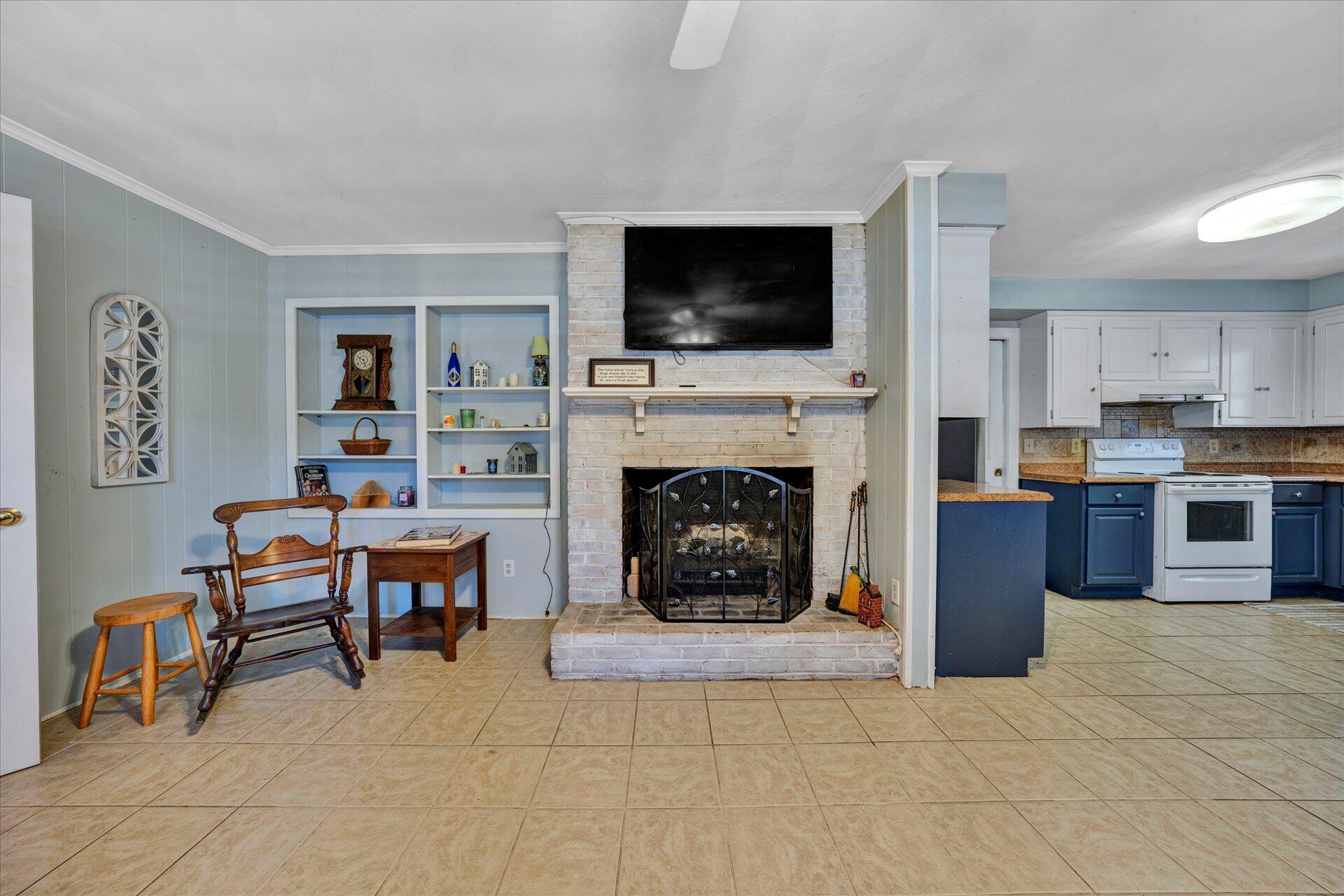 426 Highfield Road Salem, VA 24153 - Photo 4 of 29 04-DSC00007