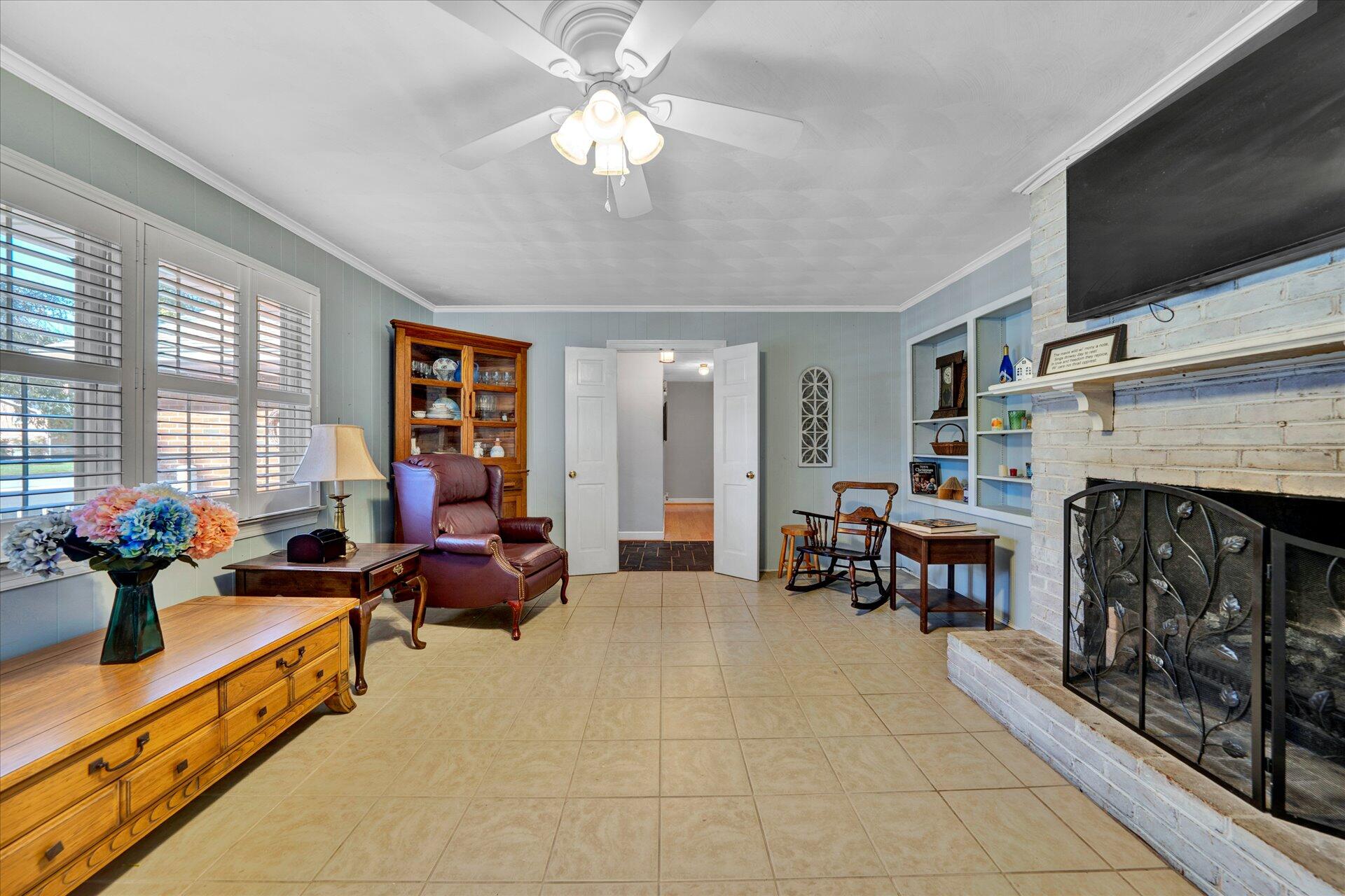 426 Highfield Road Salem, VA 24153 - Photo 5 of 29 05-DSC00010
