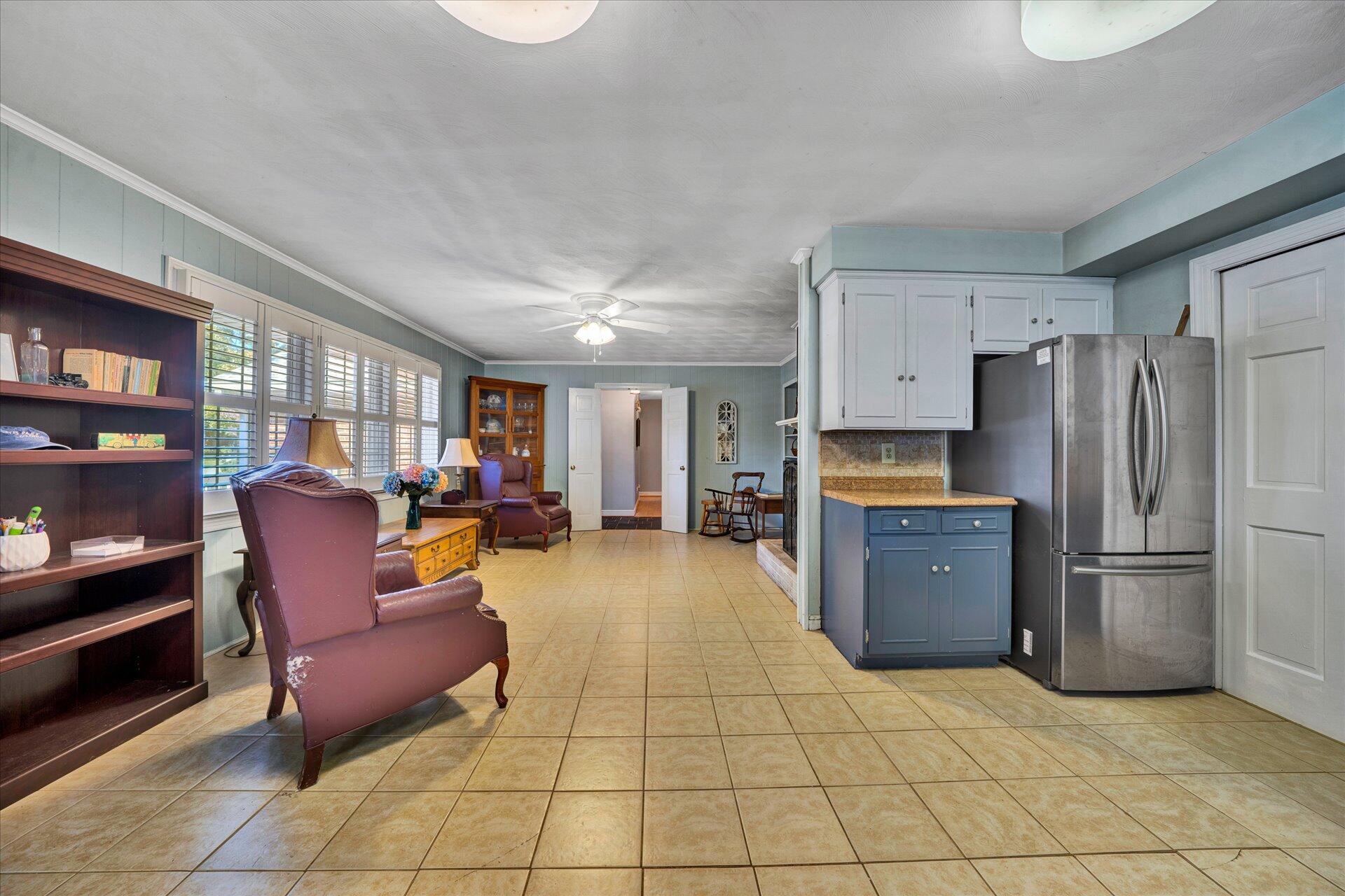 426 Highfield Road Salem, VA 24153 - Photo 7 of 29 07-DSC00016