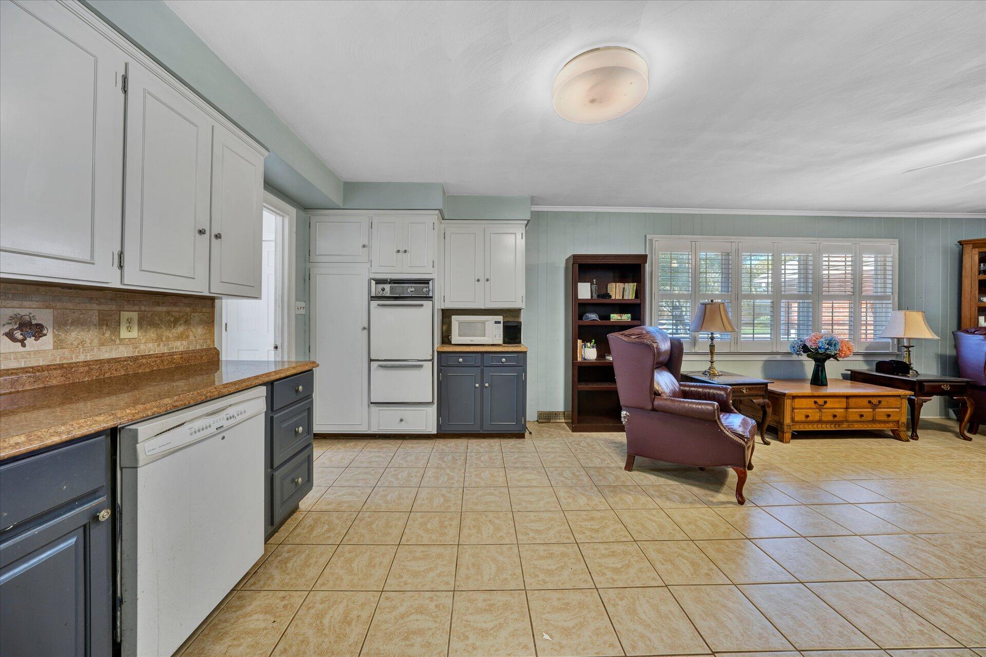 426 Highfield Road Salem, VA 24153 - Photo 8 of 29 08-DSC00019