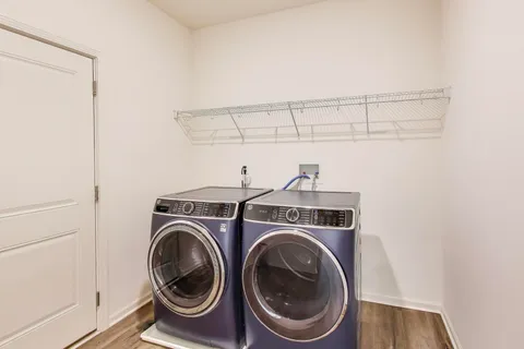 a view of an entryway with a building