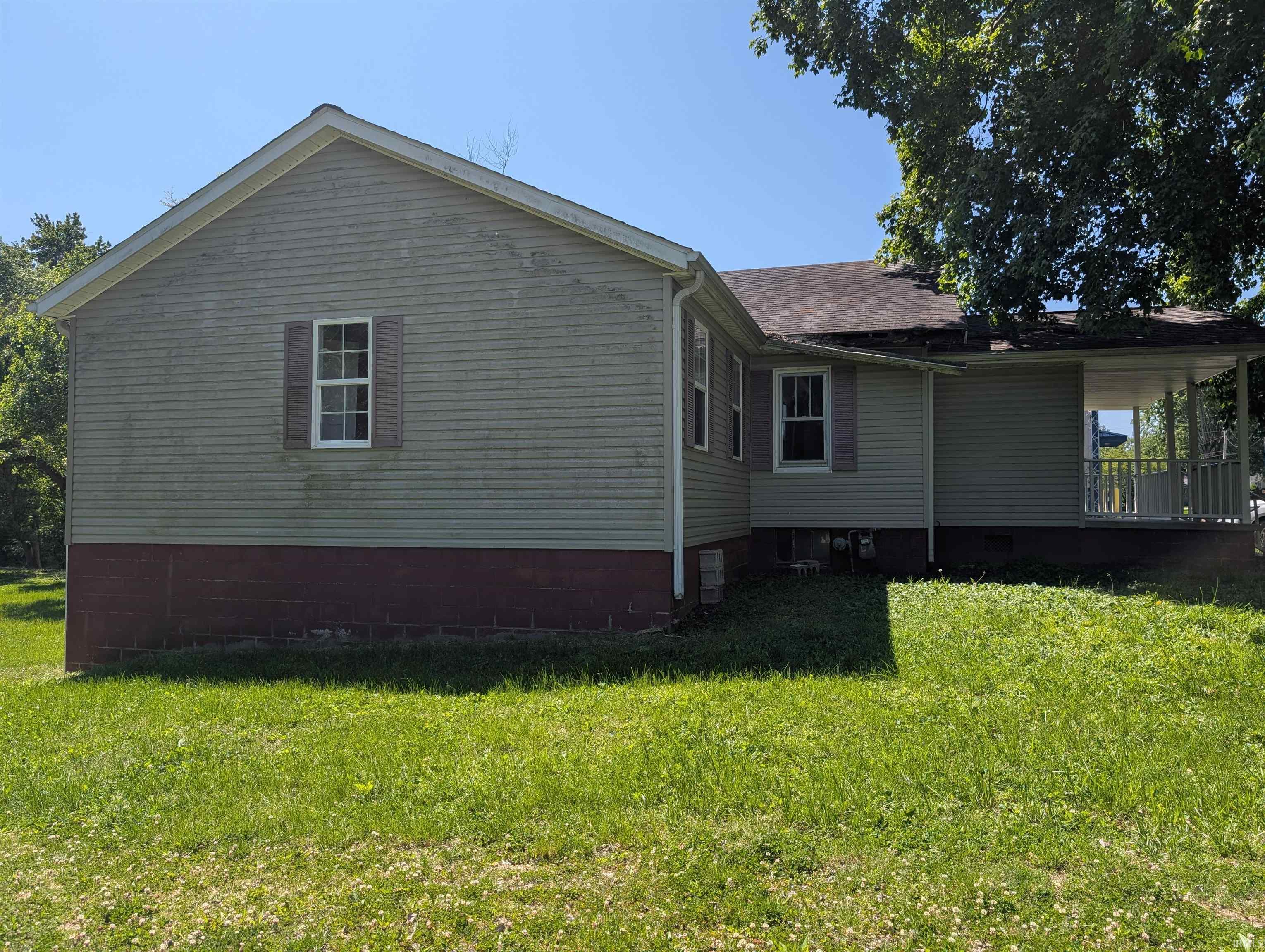 1744 Bedford Road Washington, IN 47501 - Photo 4 of 20