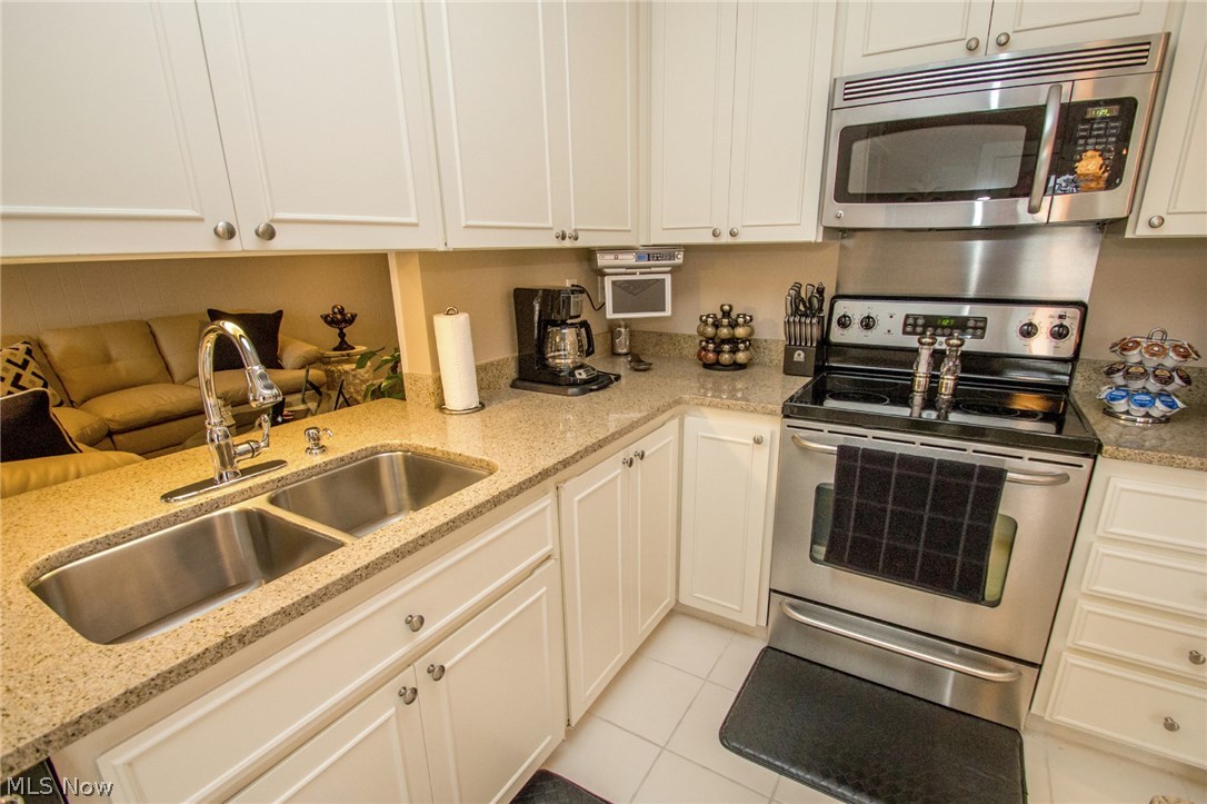 10798 Waterfall Road Strongsville, OH 44149 - Photo 8 of 23 Gallery Image 8