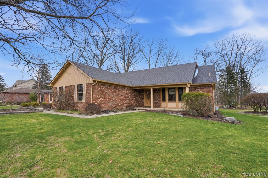 1669 Snowden Circle Rochester Hills, MI 48306 - Photo 1 of 32