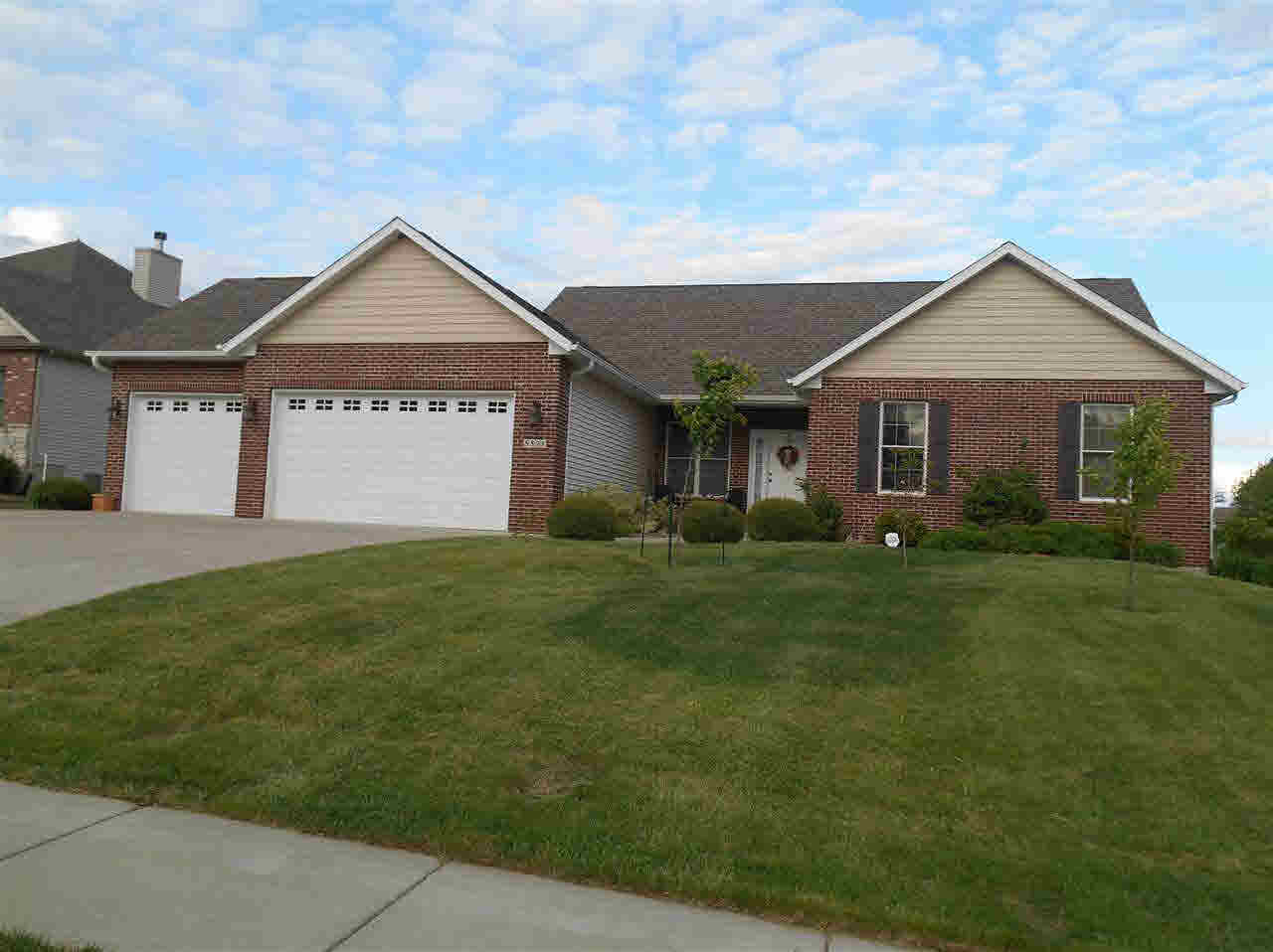 5371 Hugo Road Bettendorf, IA 52722 - Photo 2 of 23 Gallery Image 2