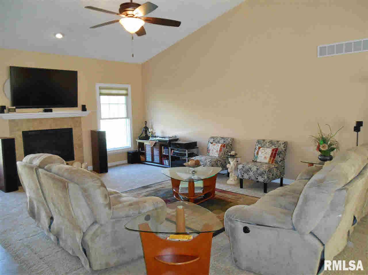 5371 Hugo Road Bettendorf, IA 52722 - Photo 3 of 23 Gallery Image 3