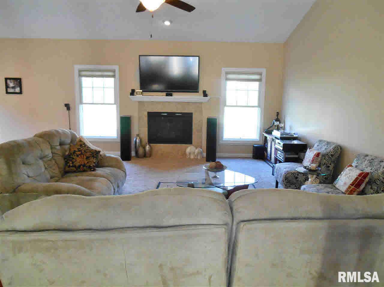 5371 Hugo Road Bettendorf, IA 52722 - Photo 4 of 23 Gallery Image 4