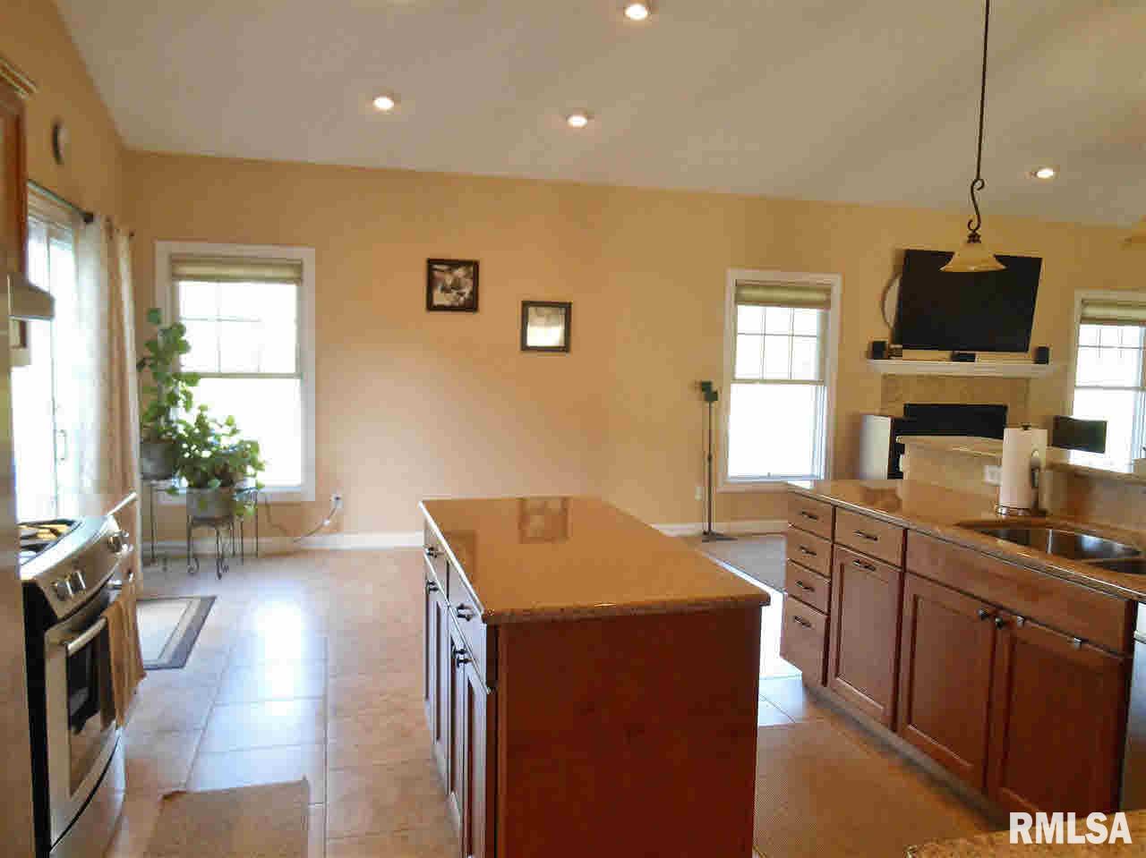 5371 Hugo Road Bettendorf, IA 52722 - Photo 9 of 23 Gallery Image 9