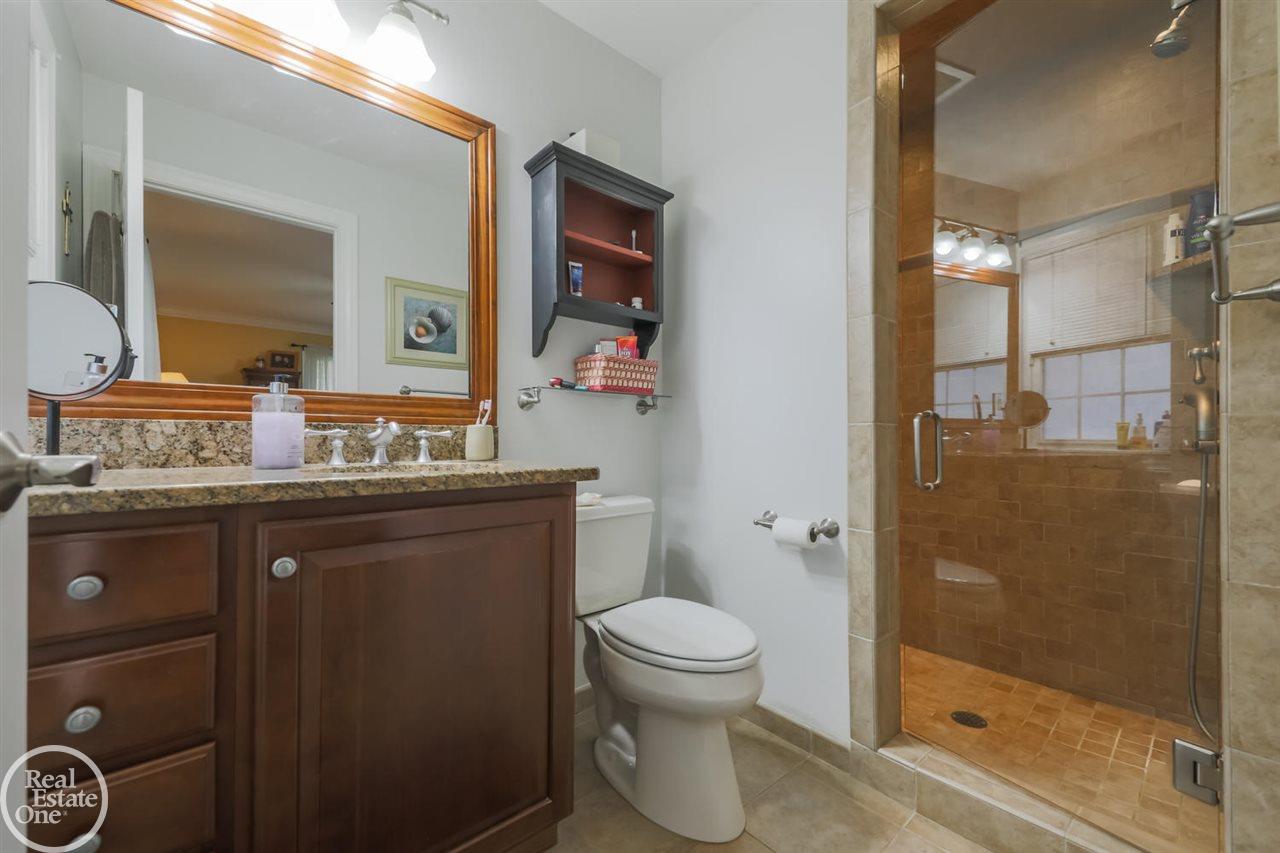 404 Lexington Road Grosse Pointe, MI 48236 - Photo 18 of 35 31380796-17.JPG