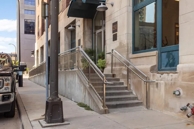$1,750 | 250 Park Avenue, Unit 307, Minneapolis, MN 55415
