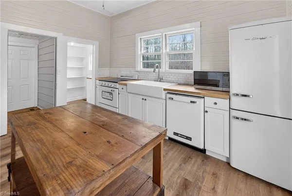 $425,000 | 588 Roby Fulk Road, Pinnacle, NC 27043