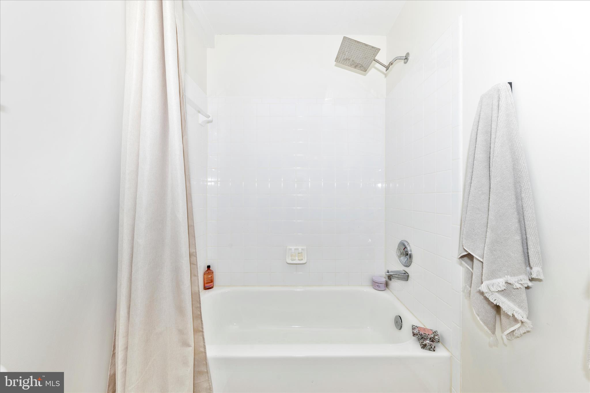 12012 Amber Ridge Circle, Unit B103 Germantown, MD 20876 - Photo 29 of 39 Hall Bath