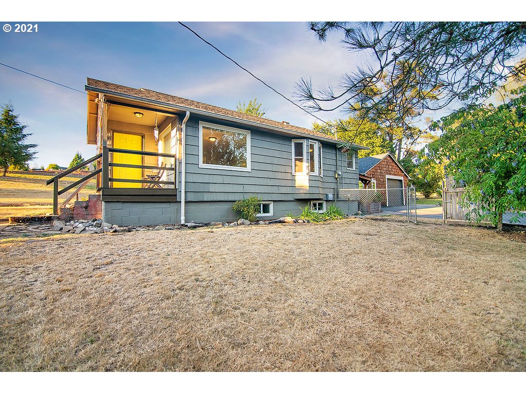 1038 Cloverdale Road Kalama, WA 98625 - Photo 1 of 32 Gallery Image 1