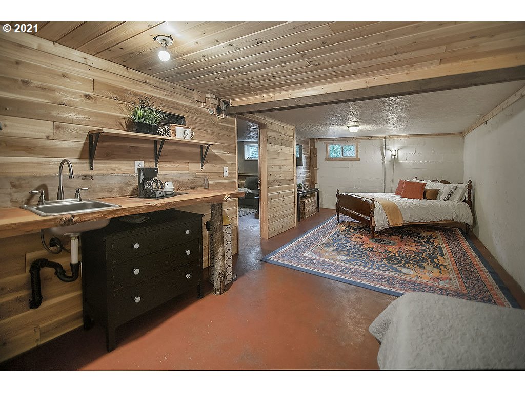 1038 Cloverdale Road Kalama, WA 98625 - Photo 11 of 32 Gallery Image 11