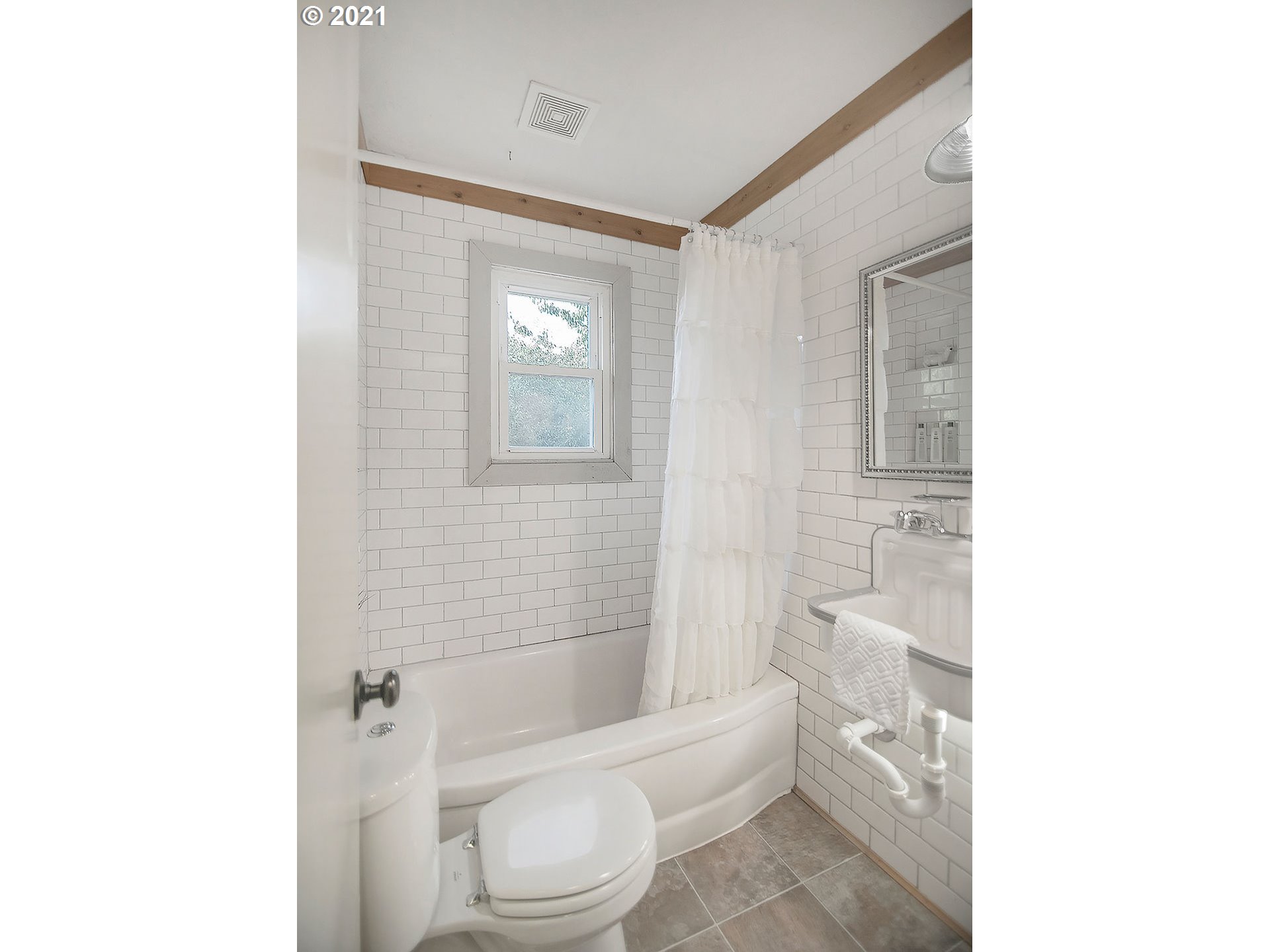 1038 Cloverdale Road Kalama, WA 98625 - Photo 14 of 32 Gallery Image 14