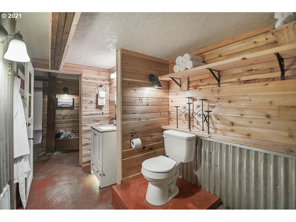 1038 Cloverdale Road Kalama, WA 98625 - Photo 17 of 32 Gallery Image 17