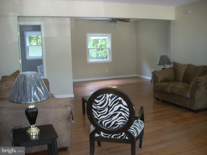 39 Mabel Street Ewing, NJ 08638 - Photo 3 of 23