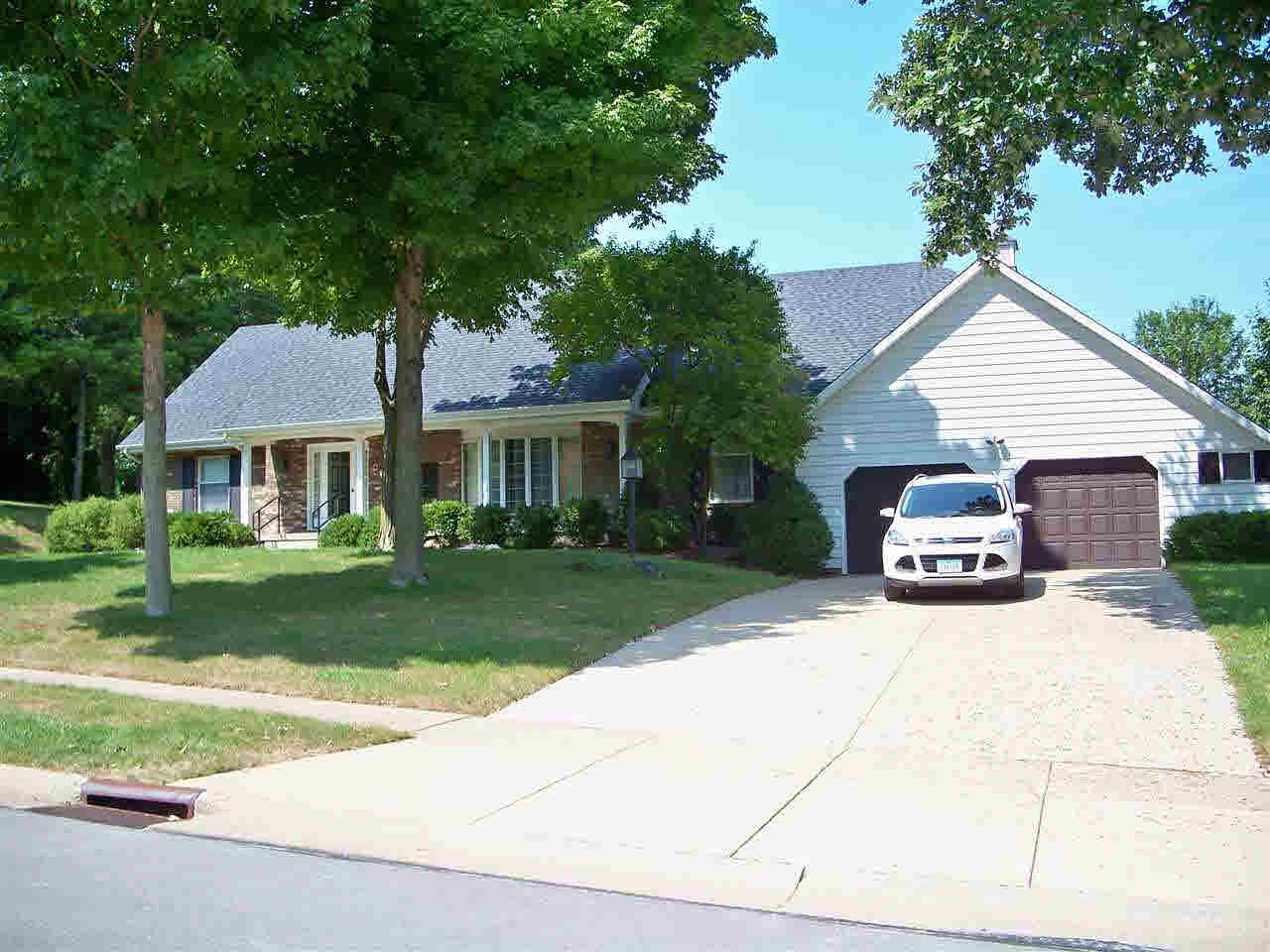 3250 Rambling Road Bettendorf, IA 52722 - Photo 2 of 4