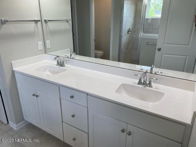 2218 Eagle Talon Circle Fleming Island, FL 32003 - Photo 12 of 40 a bathroom with double sink and a mirror