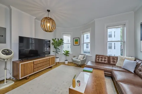 $1,125,000 | 213 Green Street, Unit 2, Cambridge, MA 02139