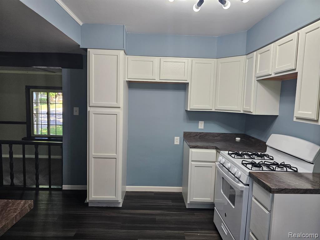 1260 Gilbert Street Flint, MI 48532 - Photo 7 of 32 Gallery Image 7