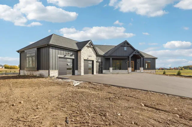 $1,459,900 | W279N6010 Serenity Drive, Sussex, WI 53089