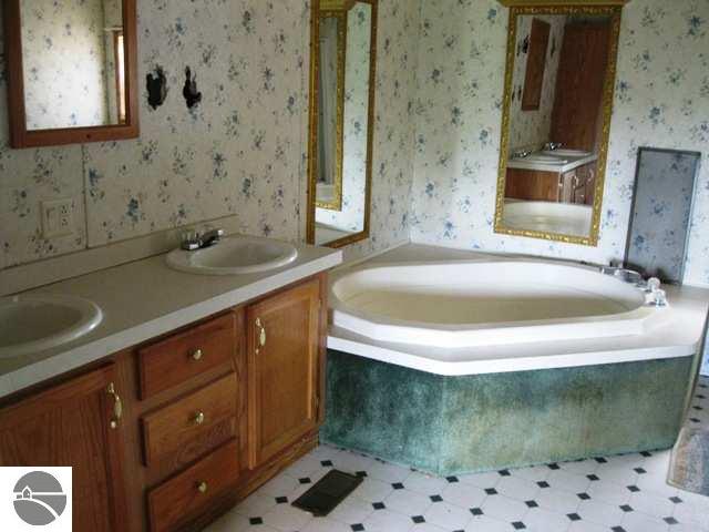 1151 West Sharon Road Fife Lake, MI 49633 - Photo 20 of 24 1726953-19.JPG