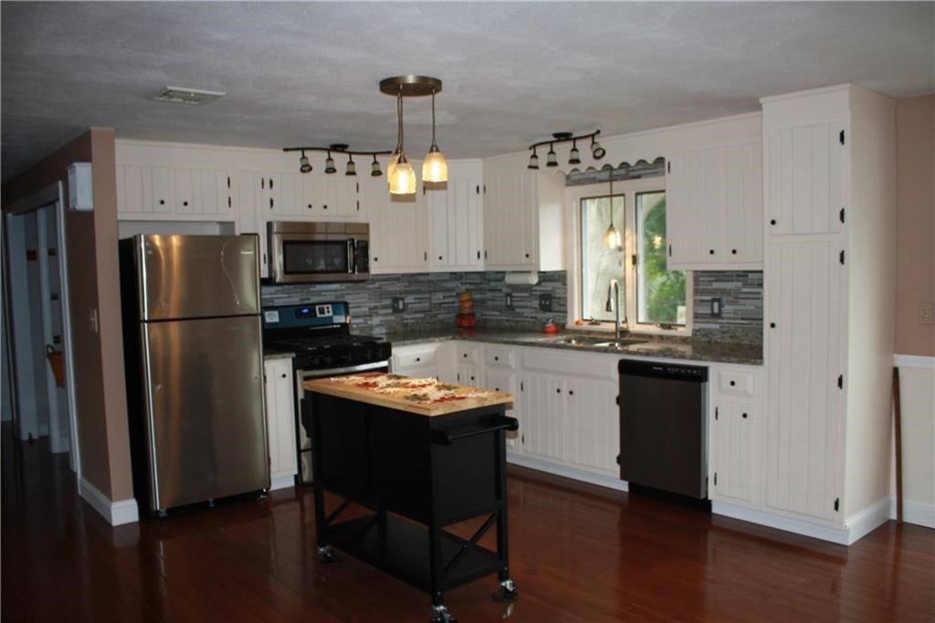 81 Mellon Road Warwick, RI 02889 - Photo 4 of 12 Gallery Image 4