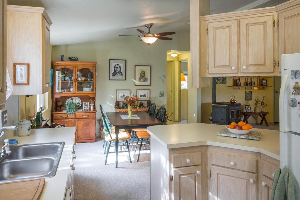 14791 Ravine Road Redding, CA 96003 - Photo 4 of 13 kitchen2
