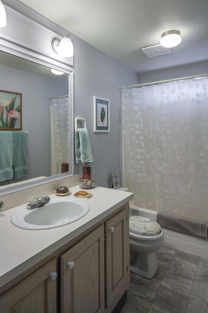14791 Ravine Road Redding, CA 96003 - Photo 9 of 13 bath2