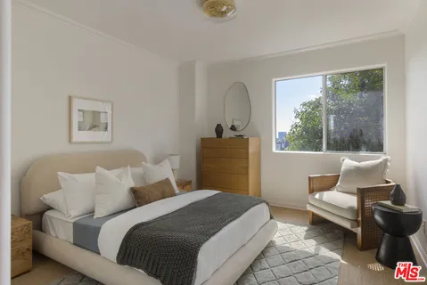 $949,000 | 4003 Sunset Drive, Unit 8, Los Angeles, CA 90027