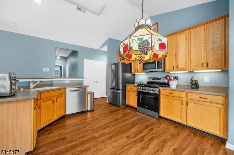 79 Renaissance Boulevard Somerset, NJ 08873 - Photo 5 of 26