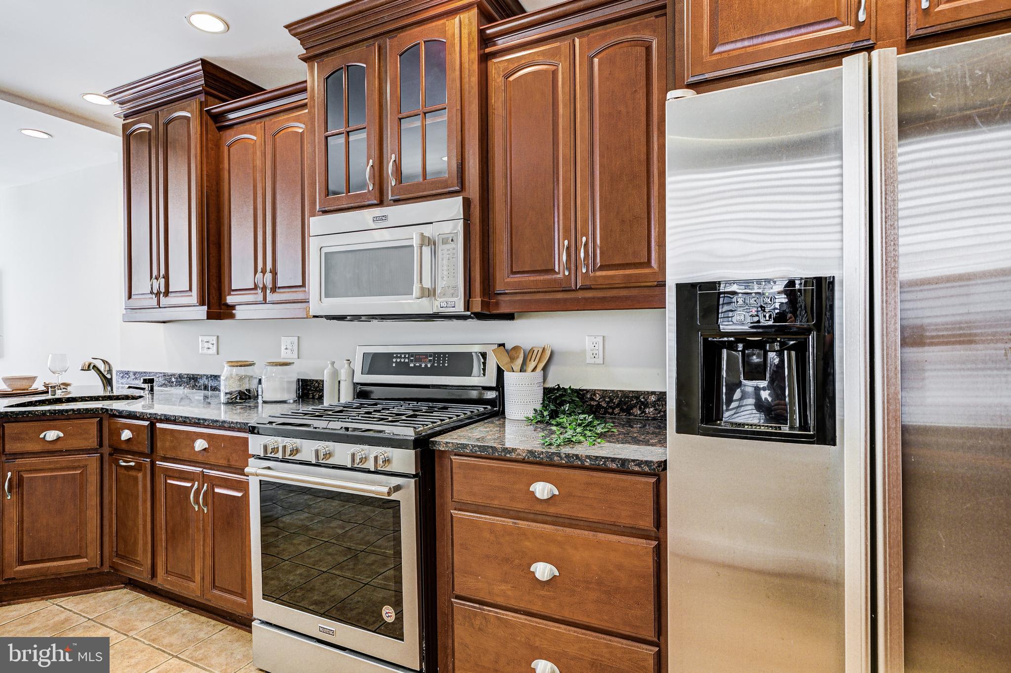 1120 Riverside Avenue Baltimore, MD 21230 - Photo 12 of 40 Kitchen with stainless appliances