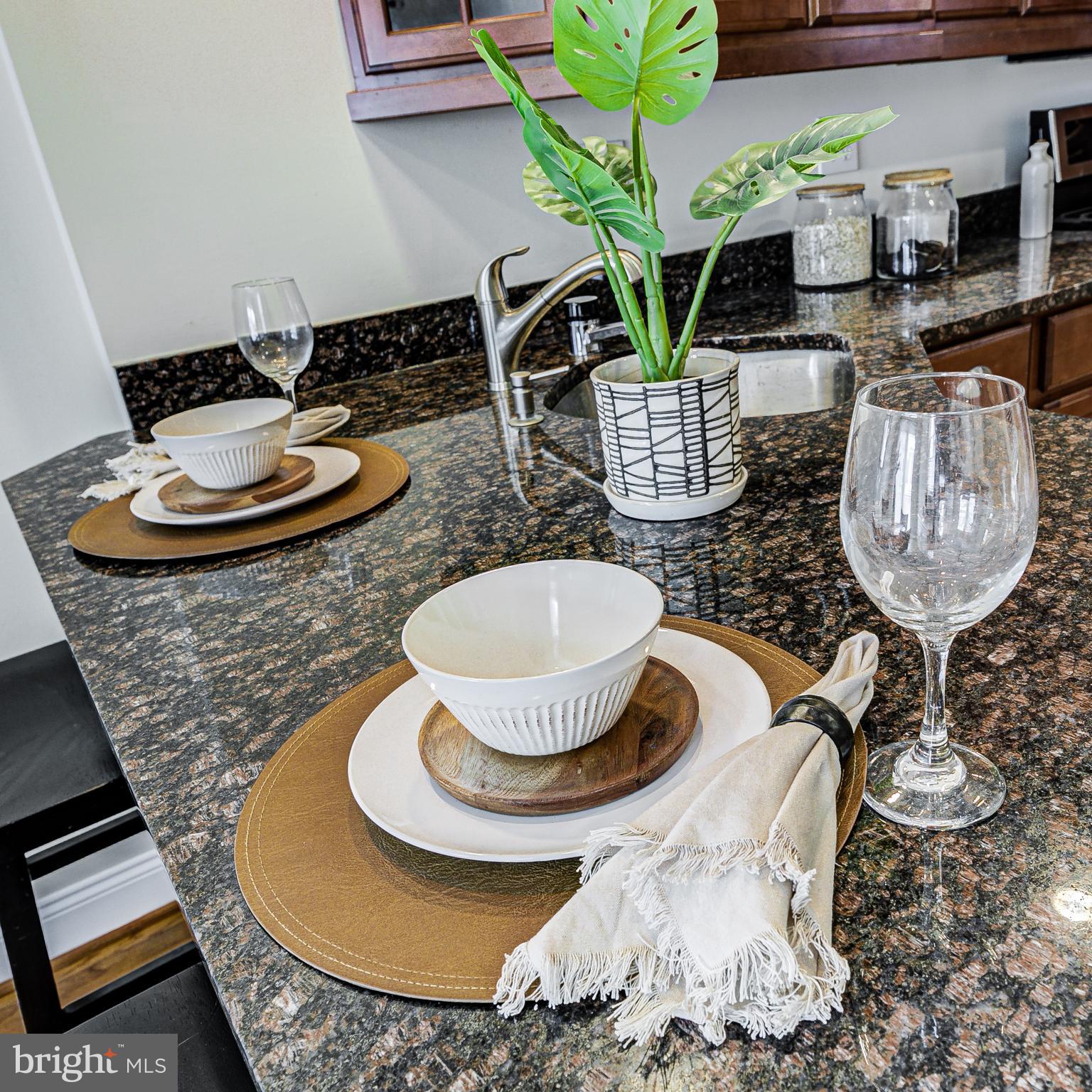 1120 Riverside Avenue Baltimore, MD 21230 - Photo 14 of 40 Kitchen breakfast bar