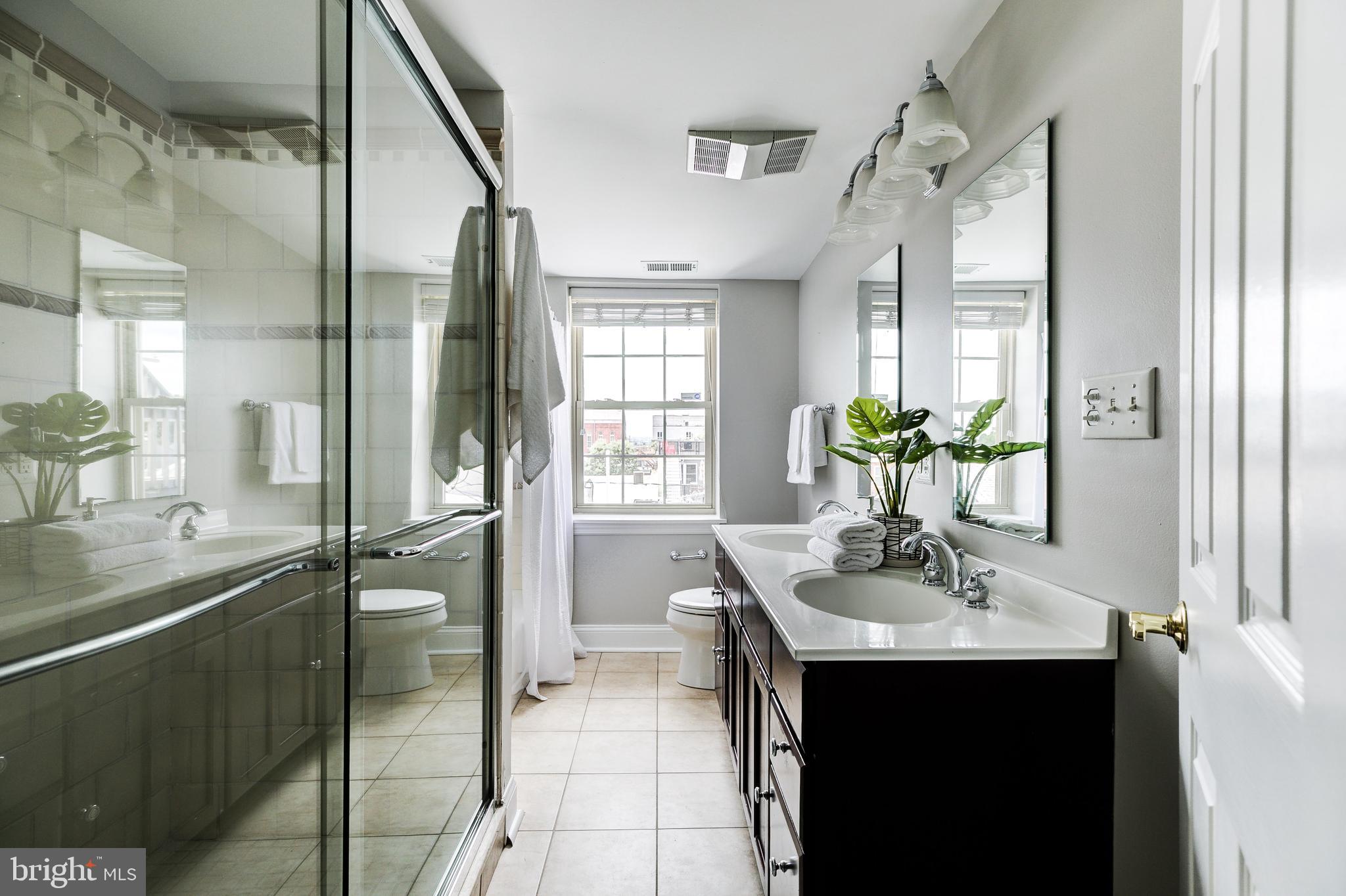 1120 Riverside Avenue Baltimore, MD 21230 - Photo 25 of 40 Large primary bath with separate shower and tub