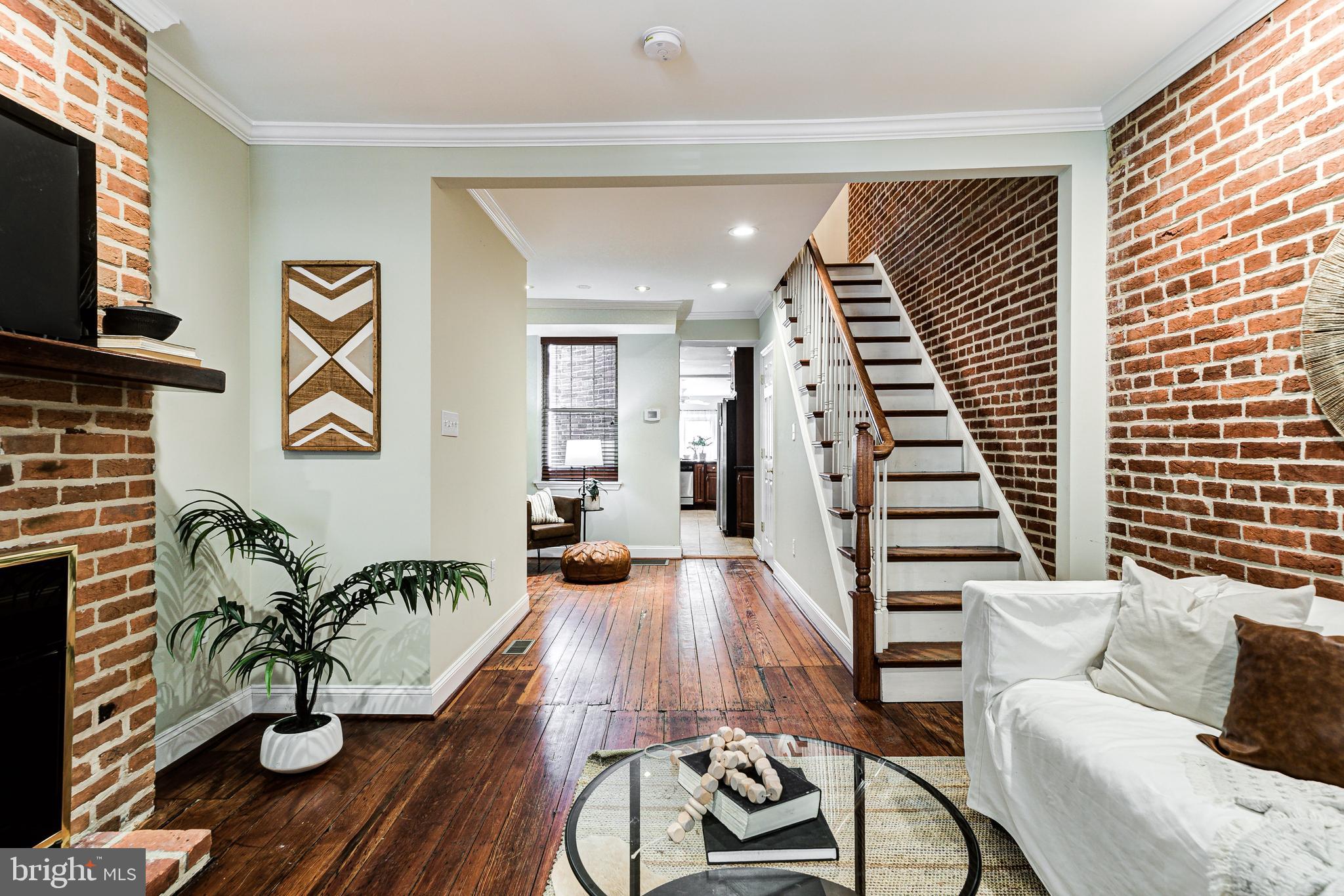 1120 Riverside Avenue Baltimore, MD 21230 - Photo 3 of 40 Living rm to a sitting/dining area before kitchen