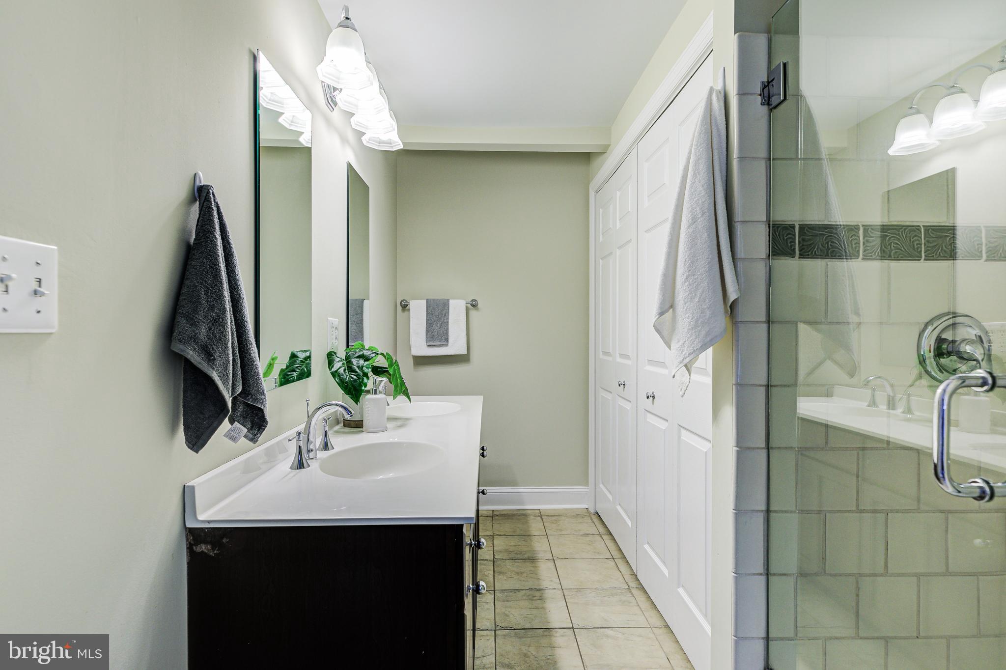 1120 Riverside Avenue Baltimore, MD 21230 - Photo 35 of 40 2nd level hall bath w/ double vanity & laundry