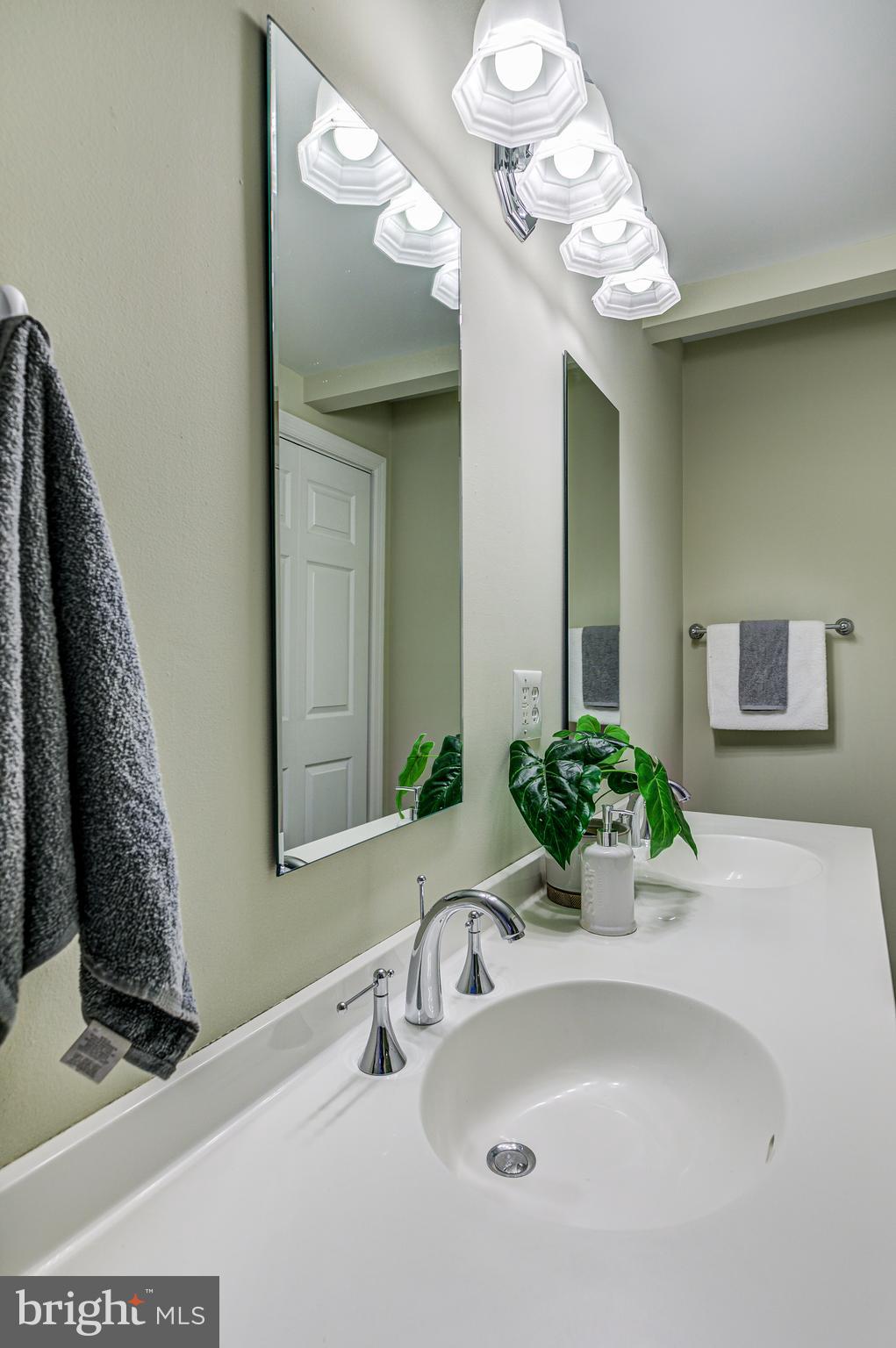 1120 Riverside Avenue Baltimore, MD 21230 - Photo 36 of 40 2nd level hall bath w/ double vanity & laundry
