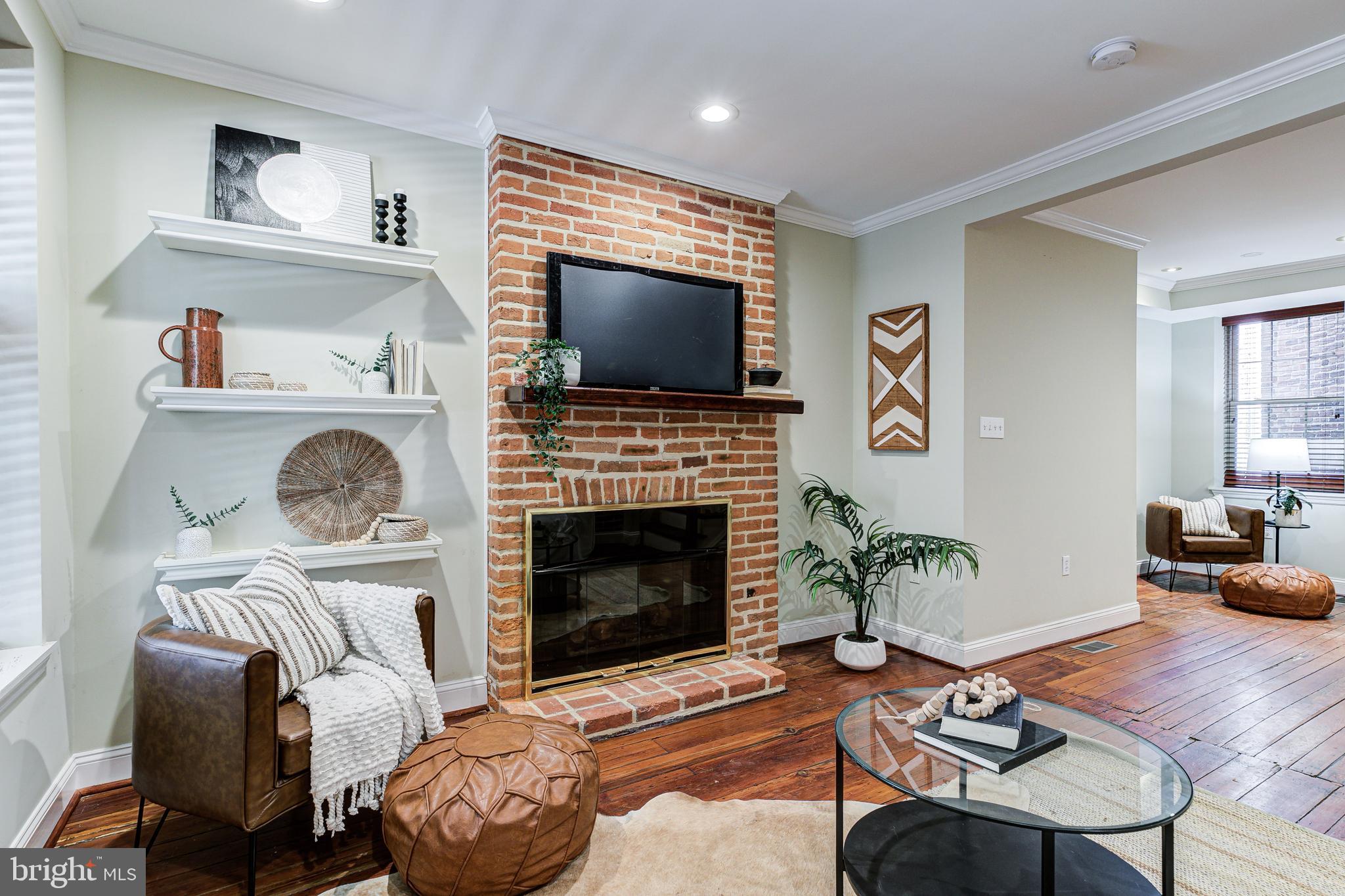 1120 Riverside Avenue Baltimore, MD 21230 - Photo 4 of 40 Living Room