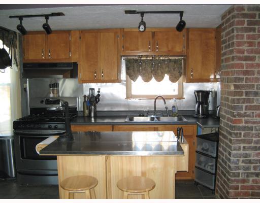 4177 Edinburg Road New Castle, PA 16102 - Photo 4 of 10 Kitchen.