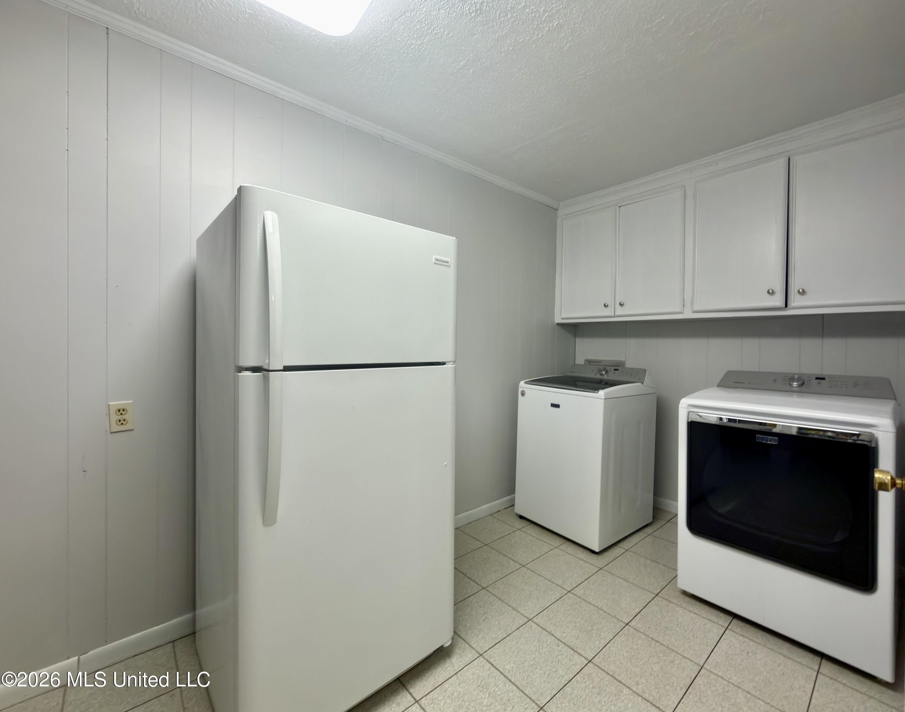 406 Wayne Street Clinton, MS 39056 - Photo 26 of 35 waynelaundry