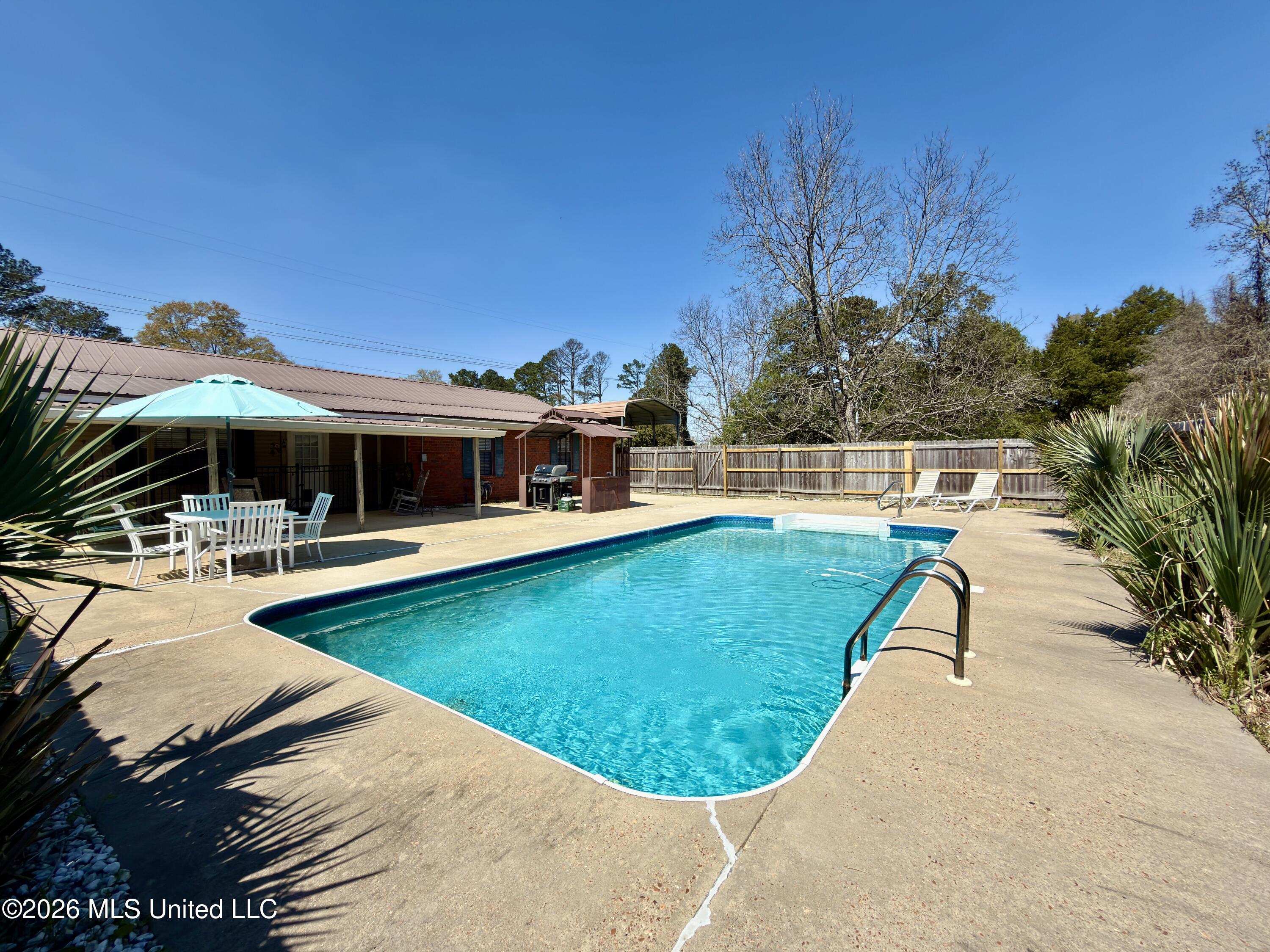 406 Wayne Street Clinton, MS 39056 - Photo 33 of 35 waynepool5
