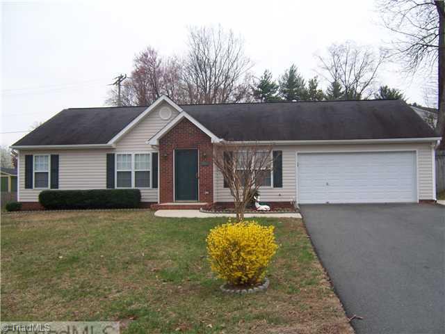 5011 Windsbury Ridge Road Clemmons, NC 27012 - Photo 1 of 9 Exterior Front.