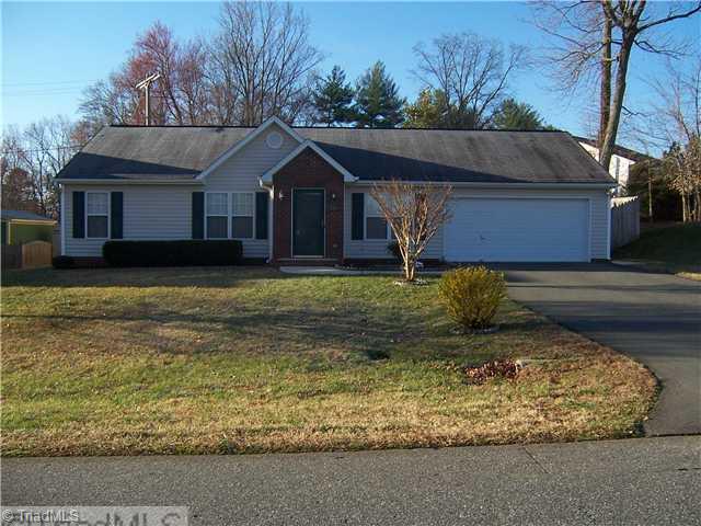 5011 Windsbury Ridge Road Clemmons, NC 27012 - Photo 2 of 9 Exterior Front.